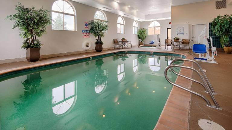 Best Western Plus Deer Park Hotel and Suites — photo 2