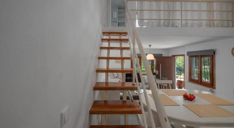 Fully equipped beautiful villa with barbeque, patio & yard | Pets are welcome — photo 3