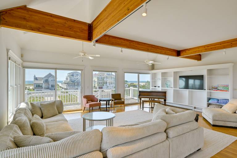 Waterfront Westhampton Haven: Private Beach — photo 5