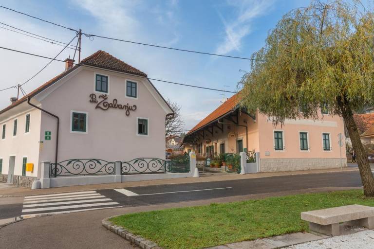 Prenočišče z zajtrkom  Notranje Gorice