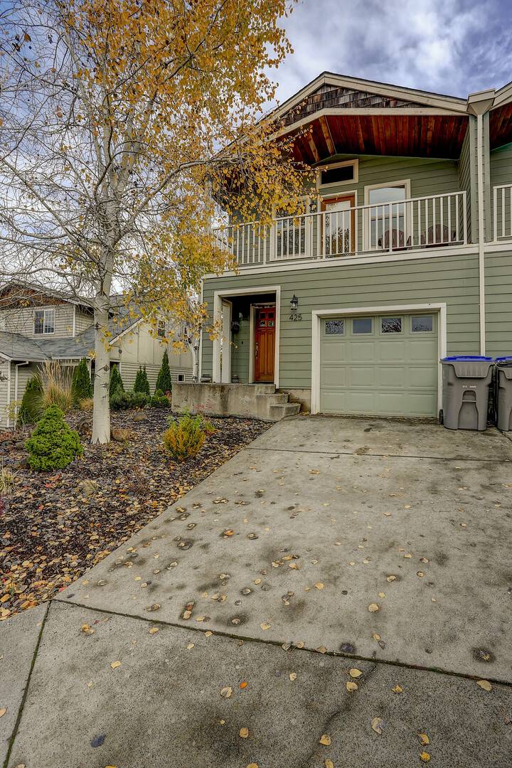 Wanderlust Elegant Townhome includes Rustic Stone Fireplace in Hood River, OR