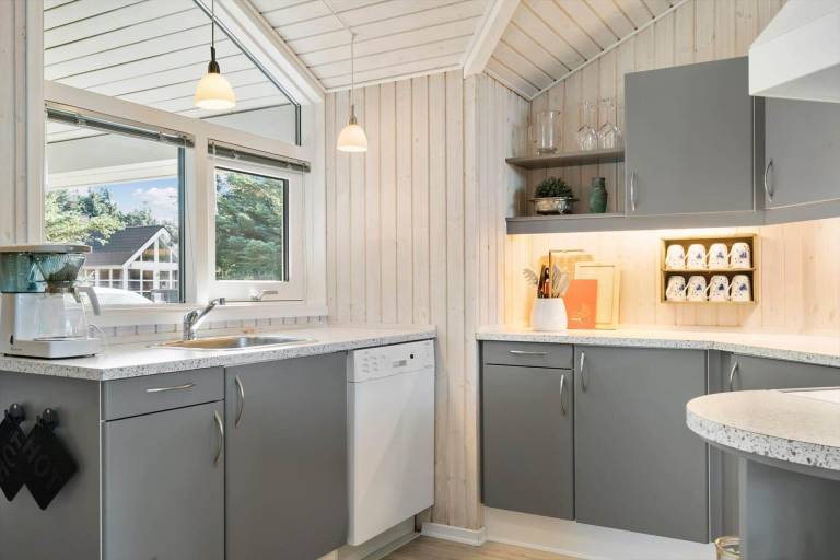 Vacation home with hot tub, patio & sauna | Close to the beach | Pets are welcome — photo 2
