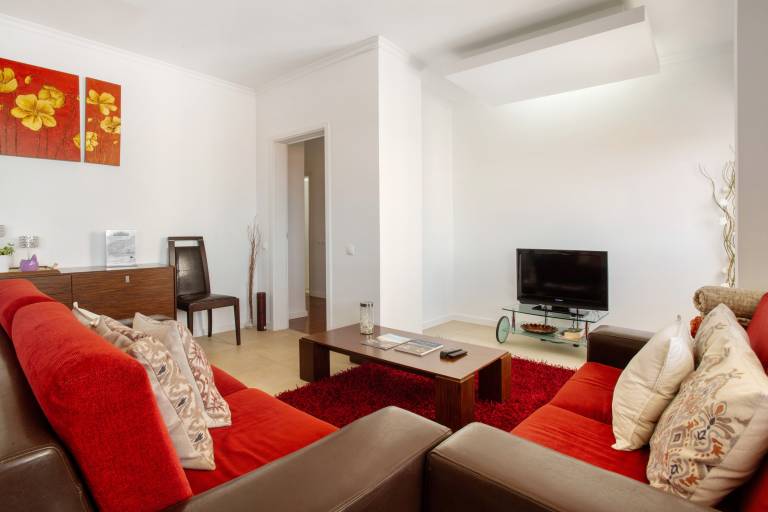 Apartment 'Funchal Centre Bliss - Soulful Stays' with Sea View, Shared Terrace and Wi-Fi — photo 2