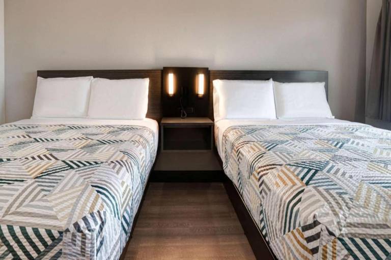 2 Full Beds Non Smoking Micfridge