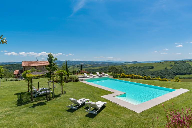 Villa with garden, barbecue & private pool | Pool view | Dogs allowed — photo 2