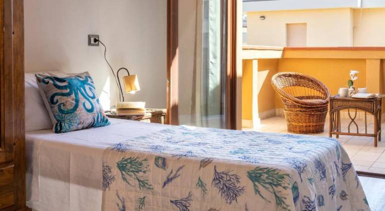 Holiday apartment with 4 rooms for 8 persons in Alghero