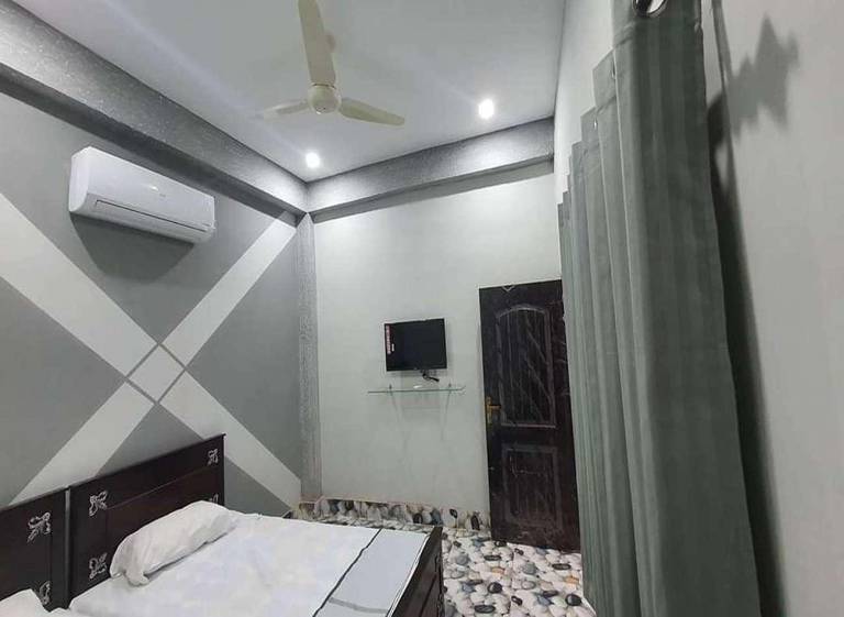 Apartment  Lalazar Colony