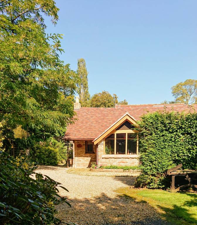 Cottage  Acrefair