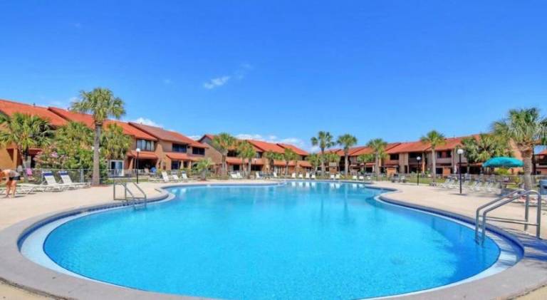 Fully equipped vacation home with yard, patio & private pool | Close to the beach | Suitable for remote work | Pets allowed — photo 5