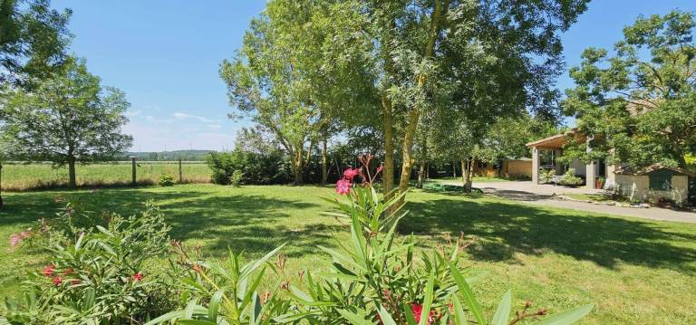 Gite with grill, private pool & patio — photo 4