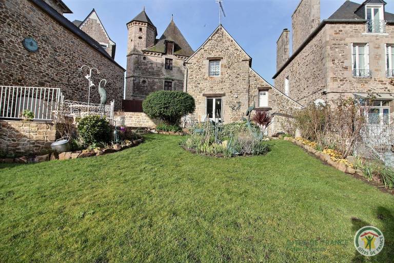 Gite with patio & garden — photo 2