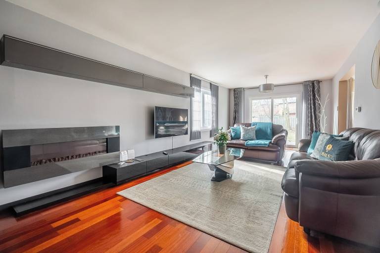 Apartment Richmond Hill