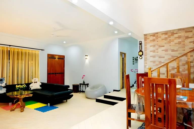 Villa with yard, pool & grill | Suitable for remote work | Dogs allowed — photo 2