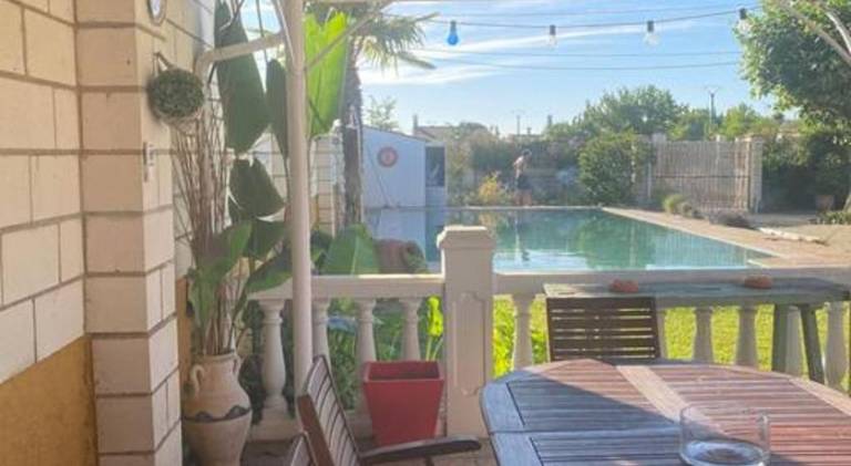Vacation home with pool — photo 5