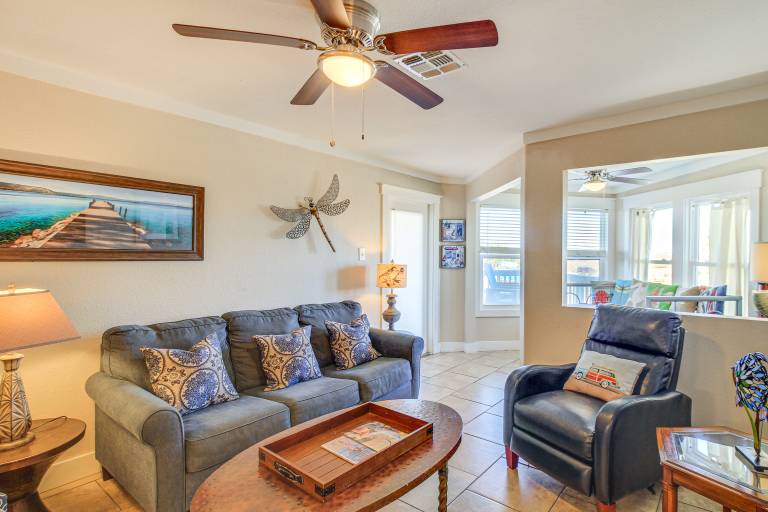 Beach Boardwalk On-Site! Mustang Island Condo — photo 5