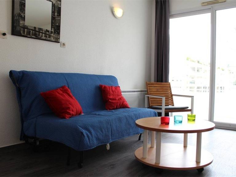 Holiday apartment with pool — photo 4