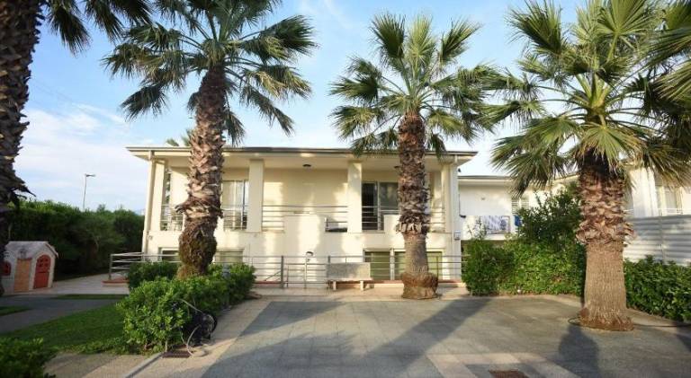 Serviced apartment with yard, patio & jacuzzi | Perfect for remote work in Pontecagnano Faiano