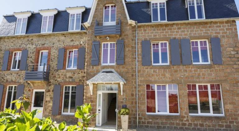 Holiday apartment with barbeque, terrace & garden in Perros-Guirec