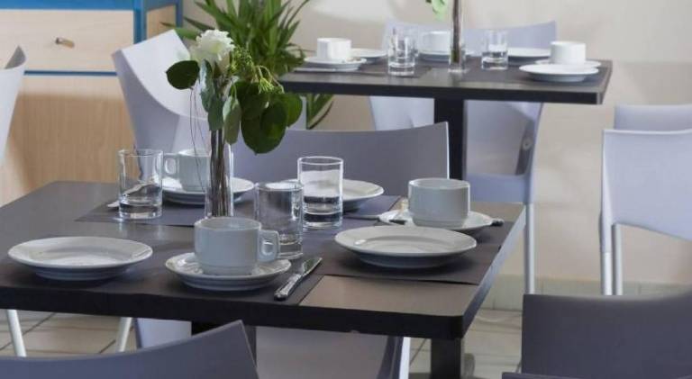 Serviced apartment with patio & garden — photo 4