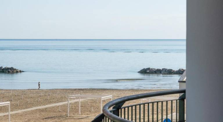Nice serviced apartment with pool & garden | Next to the beach | Pets are welcome in Roseto degli Abruzzi