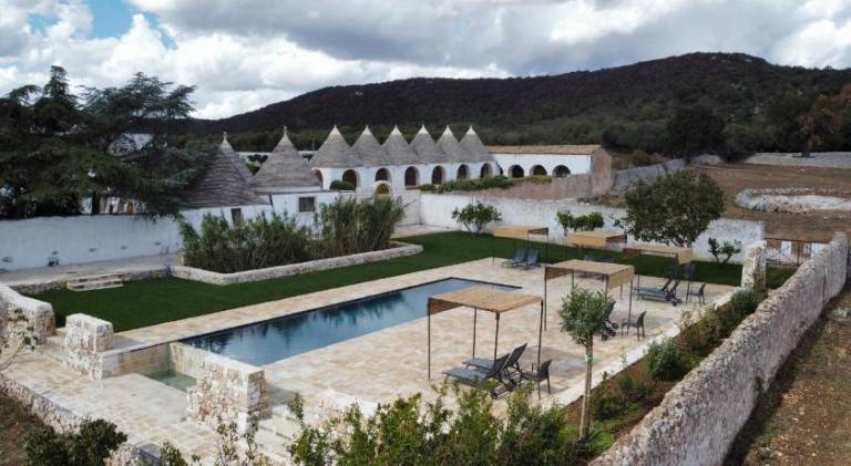 Farm with yard, patio & pool | Pets allowed — photo 3