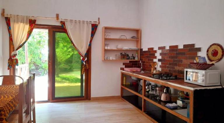 Rental apartment with hot tub, terrace & yard | Suitable for remote work — photo 4