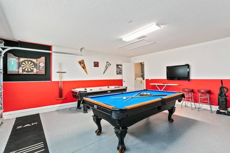 Child-friendly vacation home with private pool | Pet-friendly — photo 4