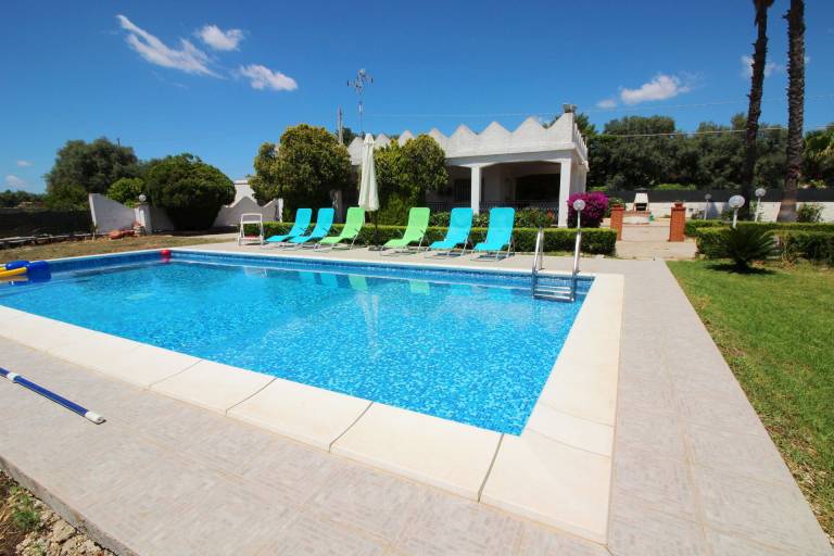 Ample villa with pool, yard & barbeque | Pets allowed — photo 4