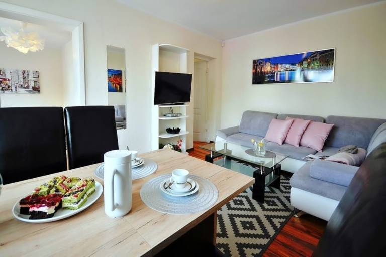 Family-oriented rental apartment with garden & barbecue | Sea view | Beach nearby | Pet-friendly in Kolobrzeg