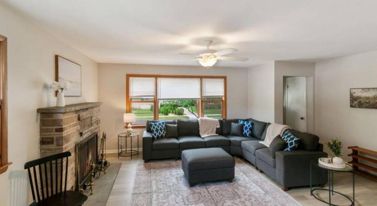 Spacious New 5 Bed Family Retreat Near Naval Base — photo 2