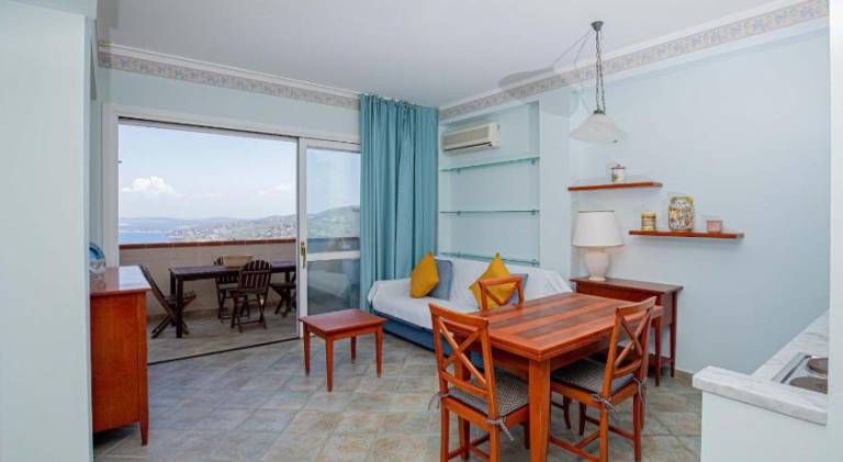 Serviced apartment with patio — photo 5