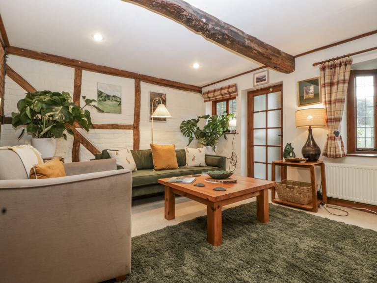 Cottage with garden — photo 3
