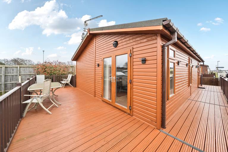 2 Bed Cabin - Sleeps 4 - Pets - 5 min to Beach in Bridlington