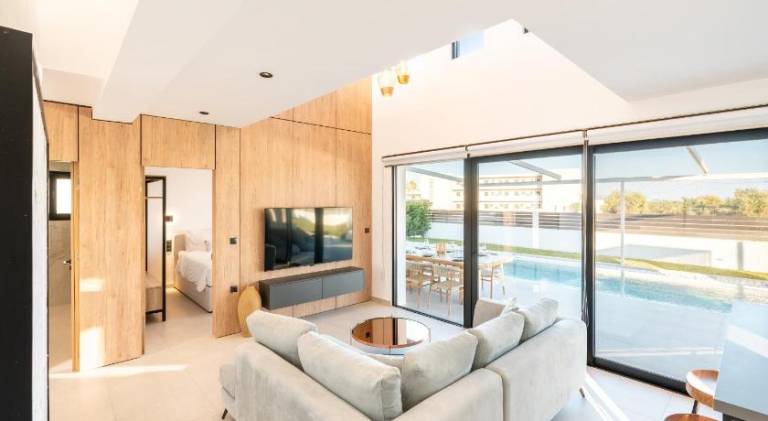 Villa with pool | Next to the beach | Pets are welcome — photo 2