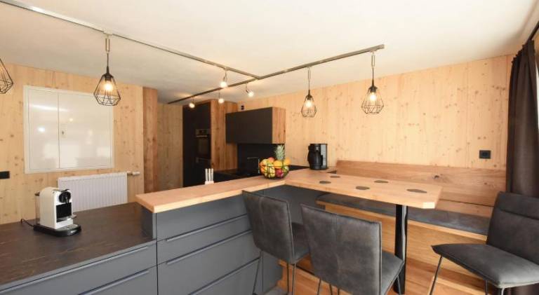Vacation home with sauna & patio — photo 3