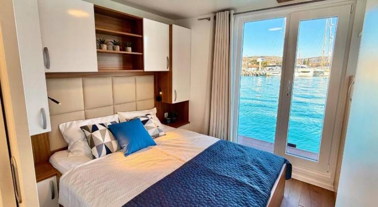 Nice boat with pool & hot tub | Next to the beach | Pets are welcome in Piran