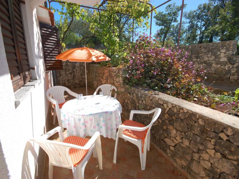 Holiday apartment with patio — photo 2