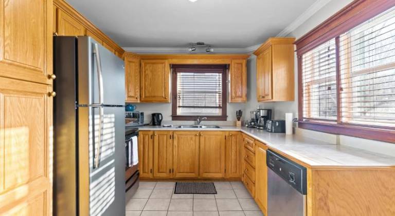 Spacious 3BR Parking Pet-Friendly — photo 5