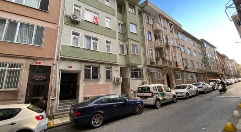Large apartment with a balcony in central Kadıkoy — photo 4