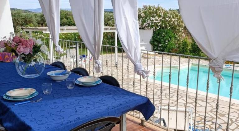 Villa with pool — photo 4