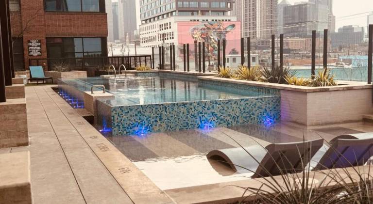 Apartment with pool — photo 4