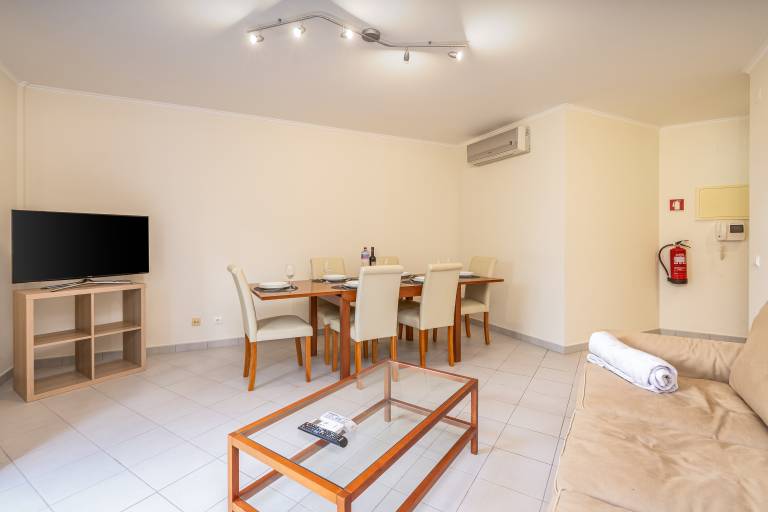 Apartment 'Cool Motion Rocha Beach T2' with Balcony, Wi-Fi and Air Conditioning — photo 3