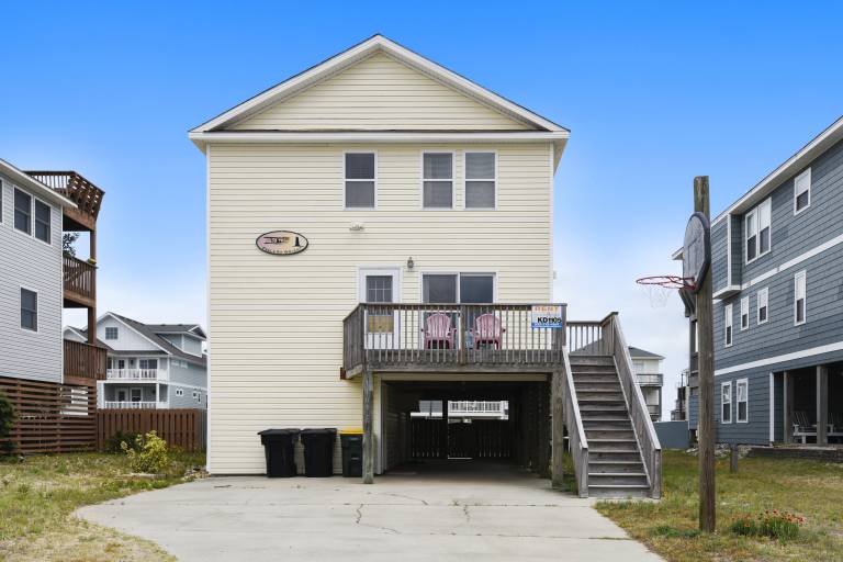 KD1105- 1 Block to Beach- 5 BRs, Private Pool, Hot Tub, and Dog Friendly! in Kill Devil Hills, NC