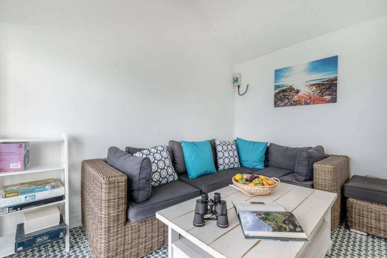 Cottage with barbeque & garden | Water view — photo 4