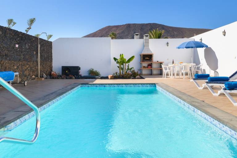 Fully equipped spacious vacation home with garden, terrace & private pool | Dogs allowed — photo 4
