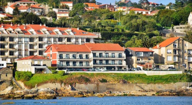 Holiday apartment with patio in Sanxenxo
