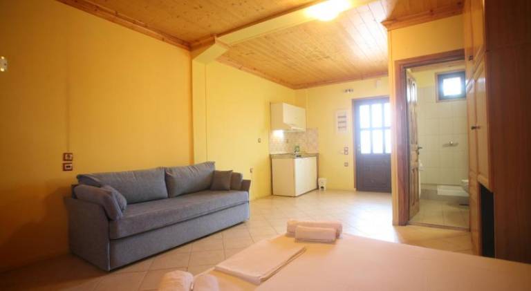 Apartment with garden & terrace — photo 2