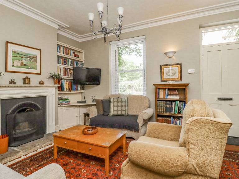 Cottage with patio & garden — photo 3