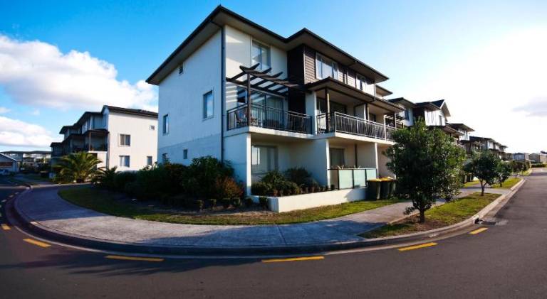 Serviced apartment with pool, barbecue & yard — photo 2