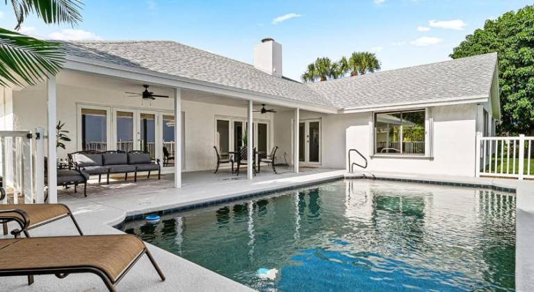 House with pool in West Palm Beach, FL